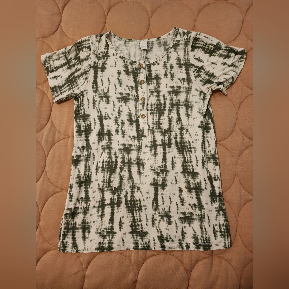 Kate Quinn Womens Henley Tee Woods